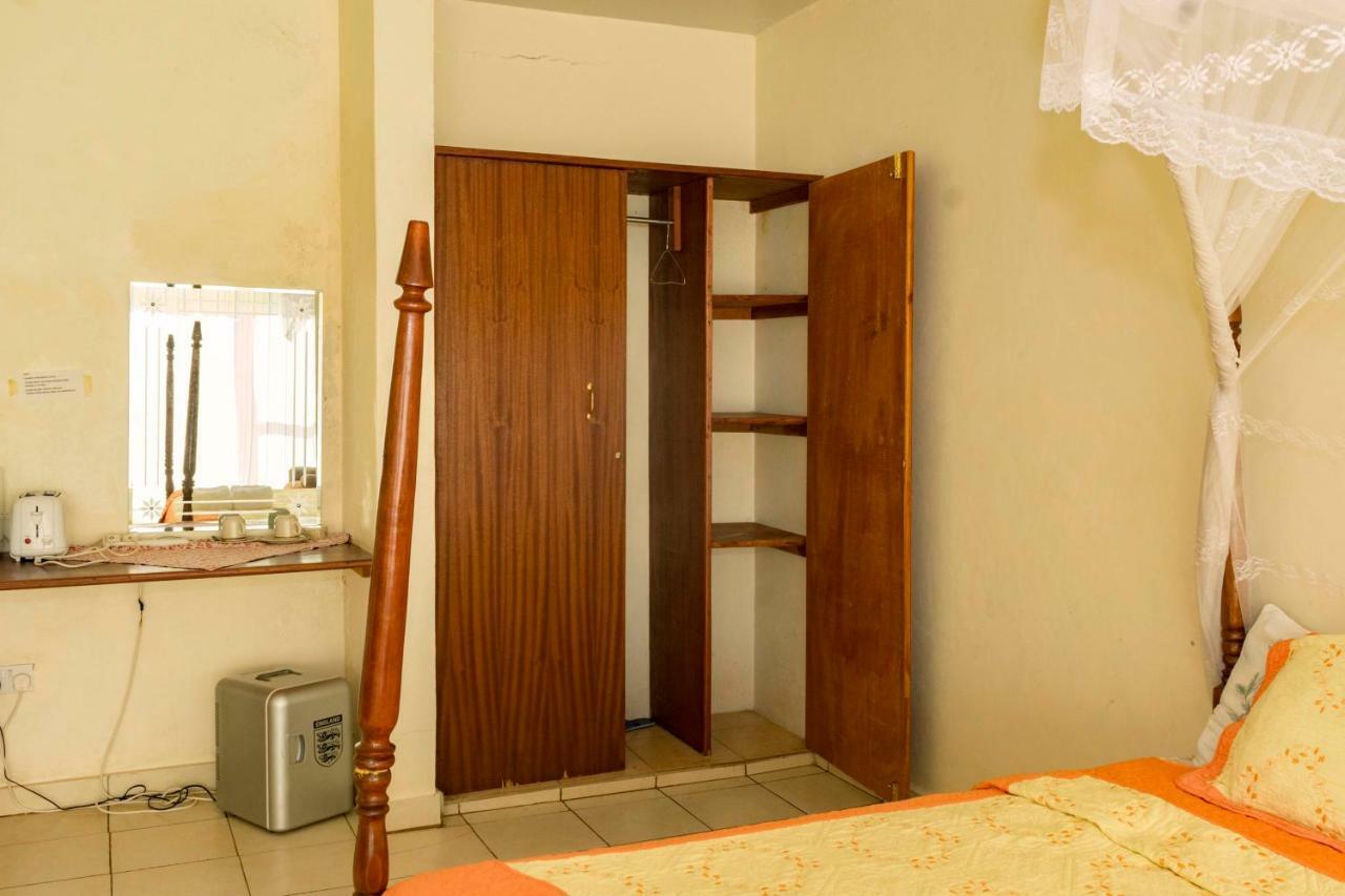 Sunrise Apartments Hotel Fort Portal Esterno foto